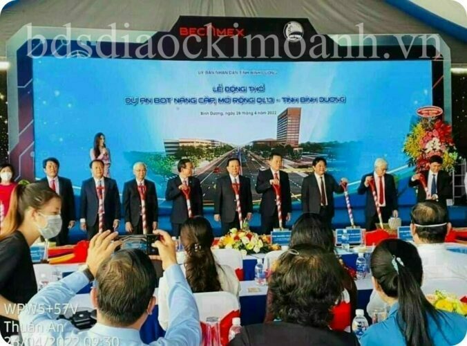 Mo rong nang cap quoc lo 13 len 8 lan xe Legacy Central cang duoc san don 2