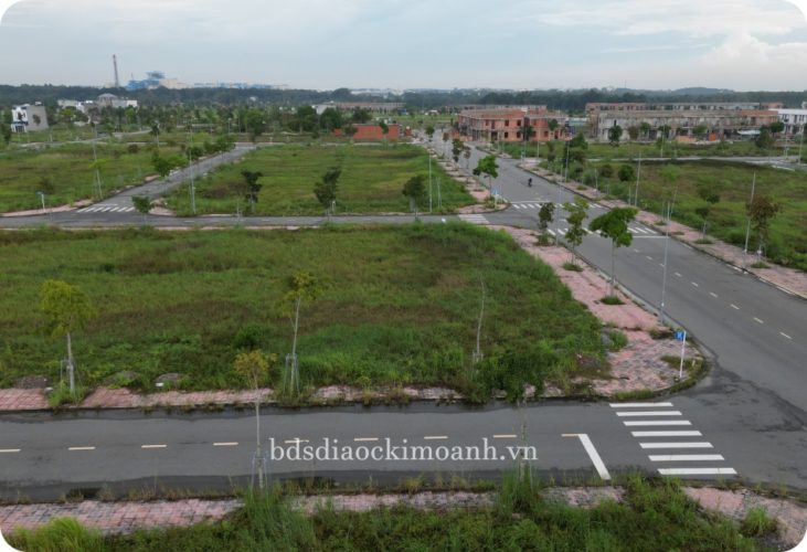 dat nen binh duong giao dich soi dong voi mega city 3