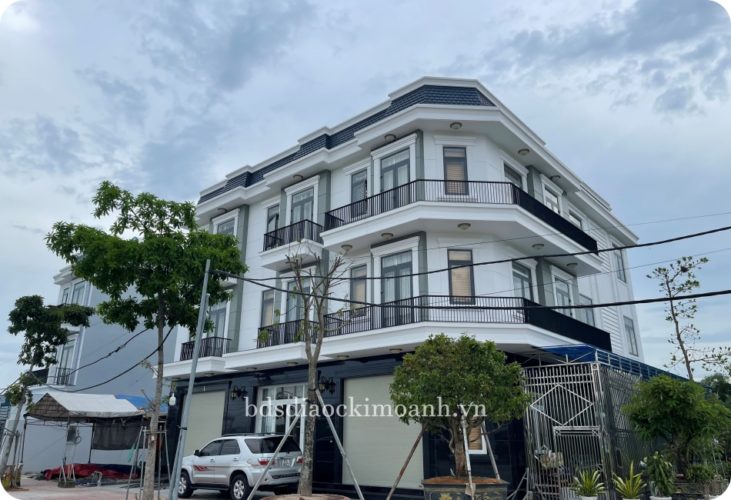 dat nen binh duong giao dich soi dong voi mega city 4