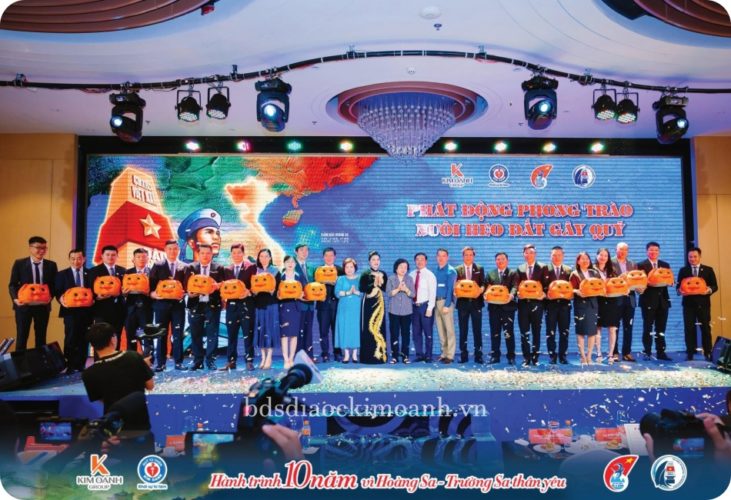 kim oanh group huong ve bien dao to quoc 12