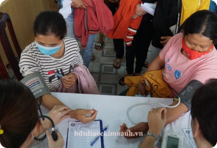 QUỸ TỪ THIỆN KIM OANH TẶNG QUÀ PHỤ NỮ KHÓ KHĂN VÙNG TÂY NGUYÊN 2 quy tu thien kim oanh tang qua phu nu kho khan vung tay nguyen 5