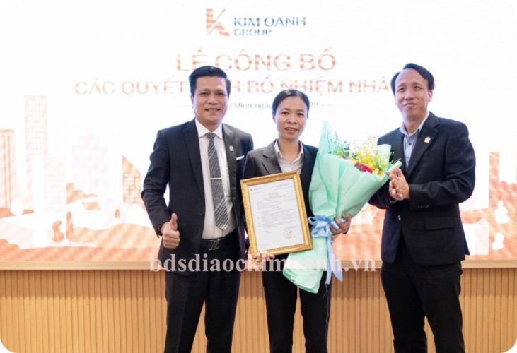 KIM OANH GROUP TRAO CHỨNG CHỈ HÀNH NGHỀ MÔI GIỚI BĐS CHO CẤP QUẢN LÍ 3 kim oanh group trao chung chi hanh nghe moi gioi bds cho cap quan li 3