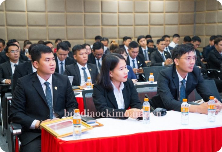 KIM OANH GROUP TRAO CHỨNG CHỈ HÀNH NGHỀ MÔI GIỚI BĐS CHO CẤP QUẢN LÍ 6 kim oanh group trao chung chi hanh nghe moi gioi bds cho cap quan li 6