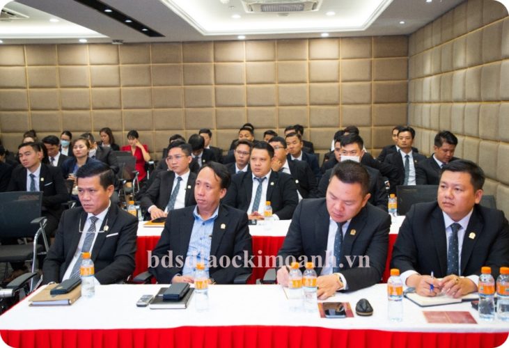 KIM OANH GROUP TRAO CHỨNG CHỈ HÀNH NGHỀ MÔI GIỚI BĐS CHO CẤP QUẢN LÍ 5 kim oanh group trao chung chi hanh nghe moi gioi bds cho cap quan li 7